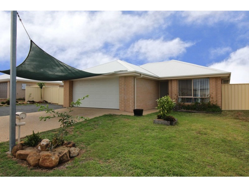 3 Lakeside Drive, Emerald QLD 4720