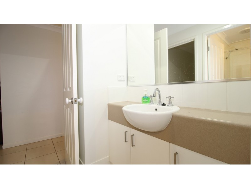 3 Lakeside Drive, Emerald QLD 4720