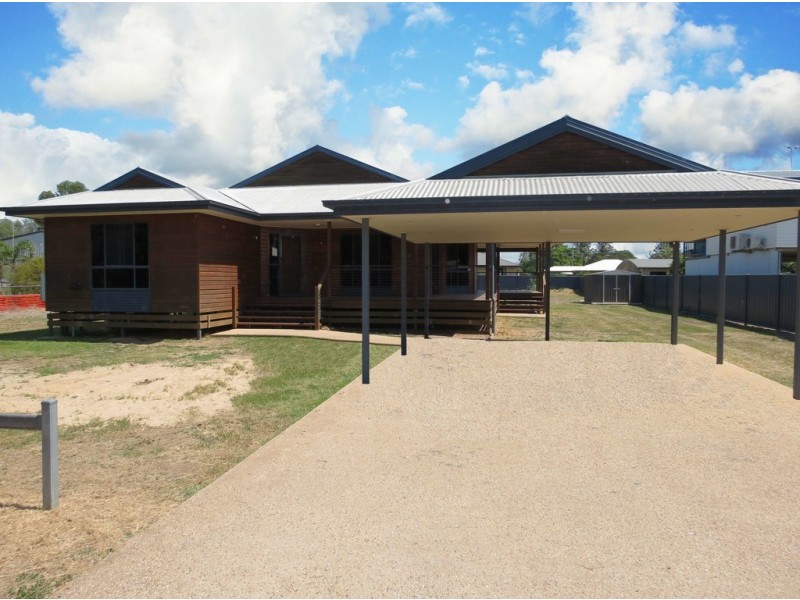 17a Gray Street, Emerald QLD 4720