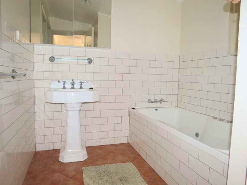 32 Braeside Road, Emerald QLD 4720