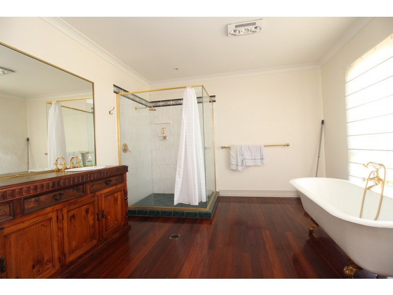 32 Braeside Road, Emerald QLD 4720