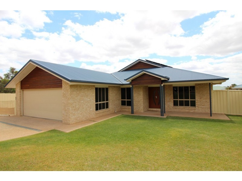 30 Pressler Road, Emerald QLD 4720