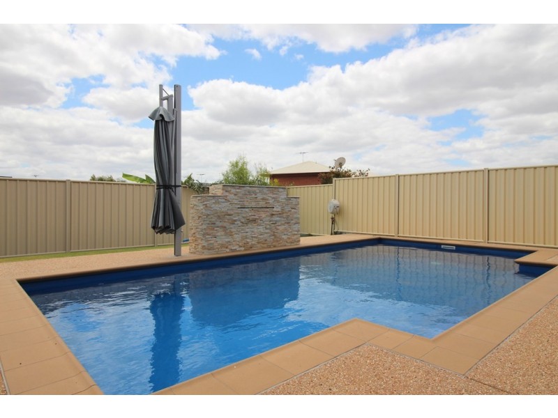 30 Pressler Road, Emerald QLD 4720