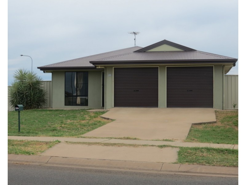 38 Mayfair Drive, Emerald QLD 4720