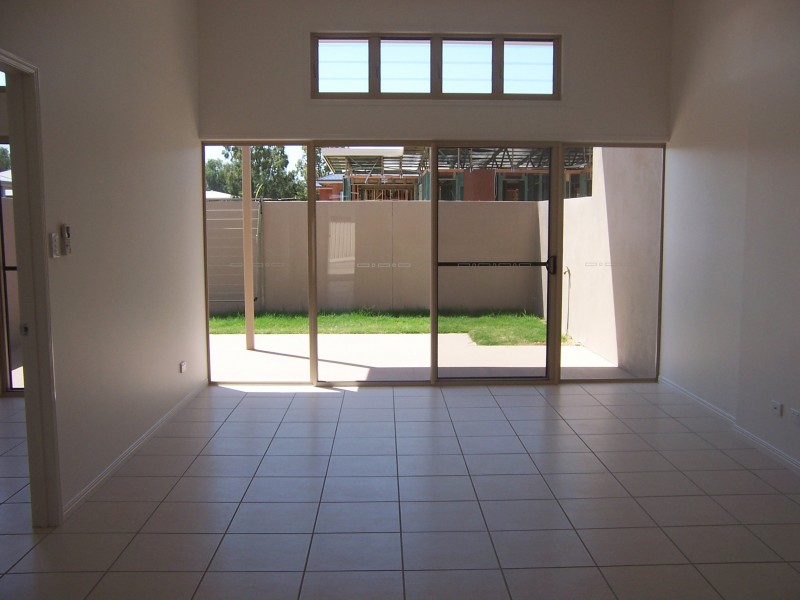 2/10 Guy Street, Emerald QLD 4720