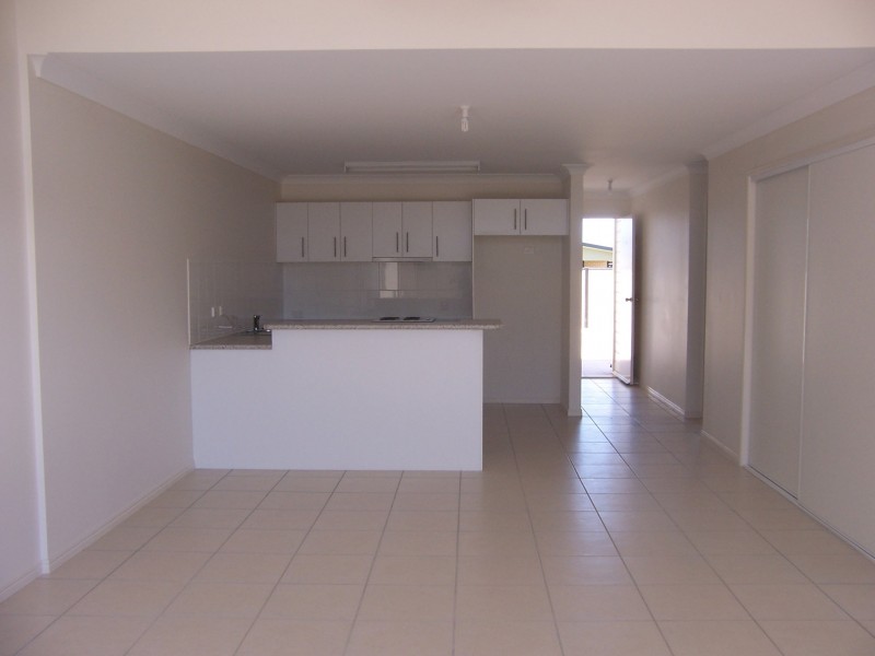 2/10 Guy Street, Emerald QLD 4720