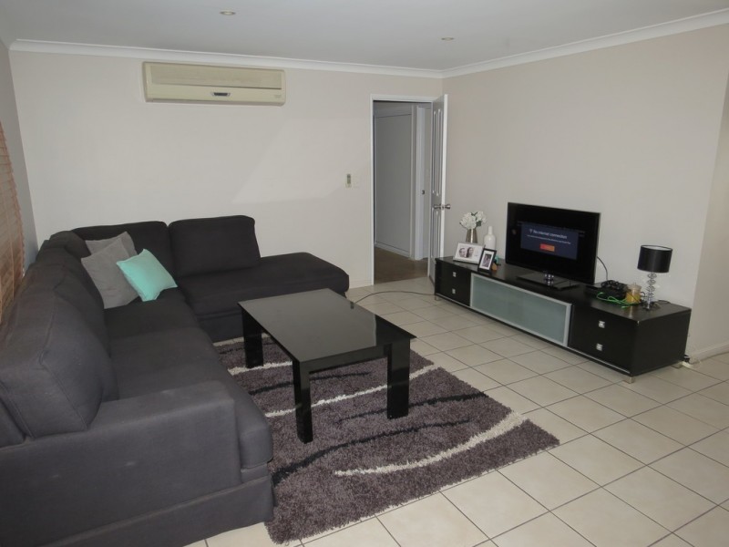 2/4 Charlton Street, Emerald QLD 4720