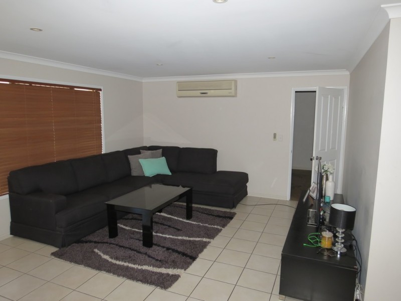 2/4 Charlton Street, Emerald QLD 4720