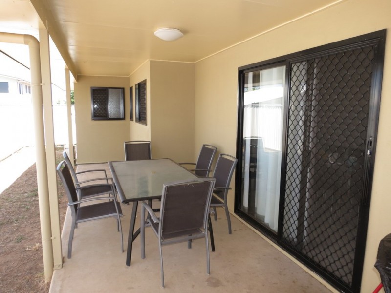 2/4 Charlton Street, Emerald QLD 4720