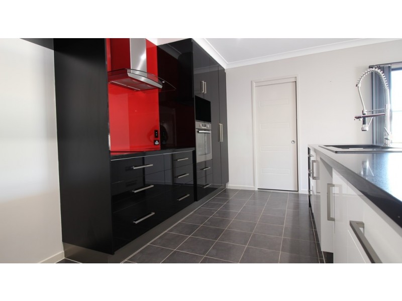30 Park Avenue, Emerald QLD 4720