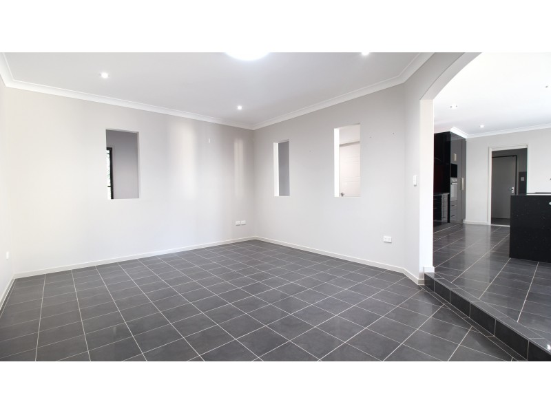 30 Park Avenue, Emerald QLD 4720