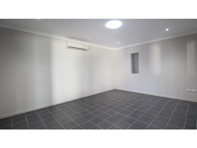30 Park Avenue, Emerald QLD 4720
