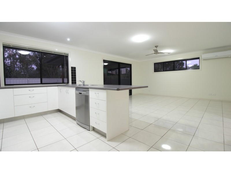 24A Cook Close, Emerald QLD 4720