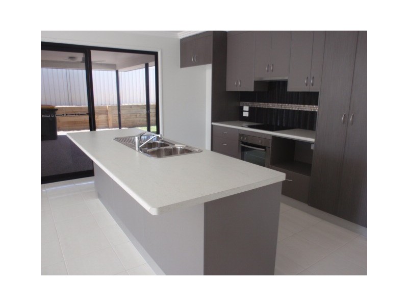 1/10 Scenic Drive, Emerald QLD 4720