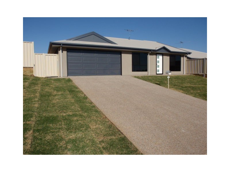 1/10 Scenic Drive, Emerald QLD 4720