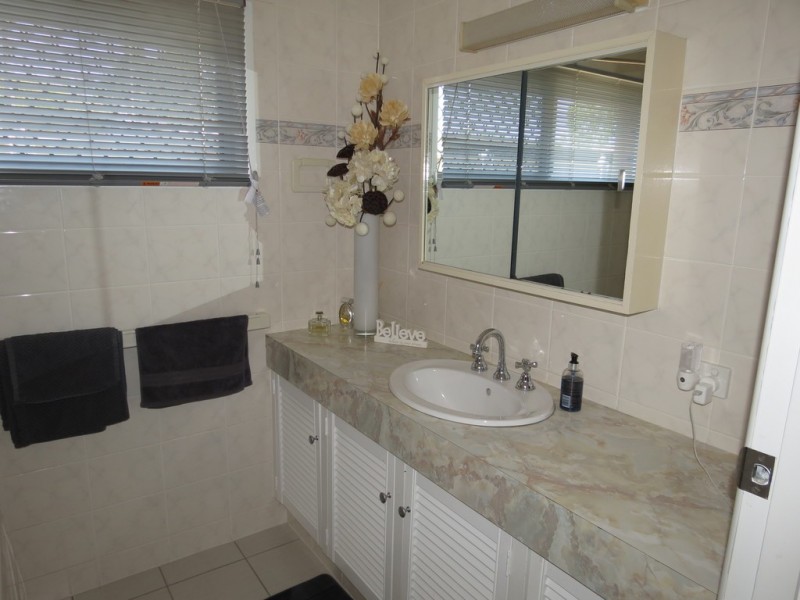 17 Sapphire Avenue, Emerald QLD 4720