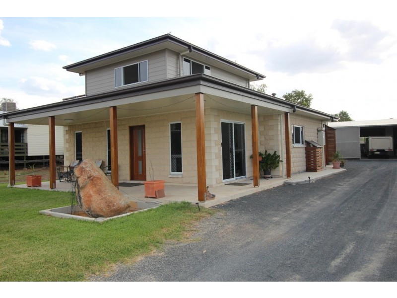 32 Bailey Street, Capella QLD 4723