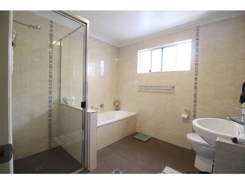 32 Bailey Street, Capella QLD 4723