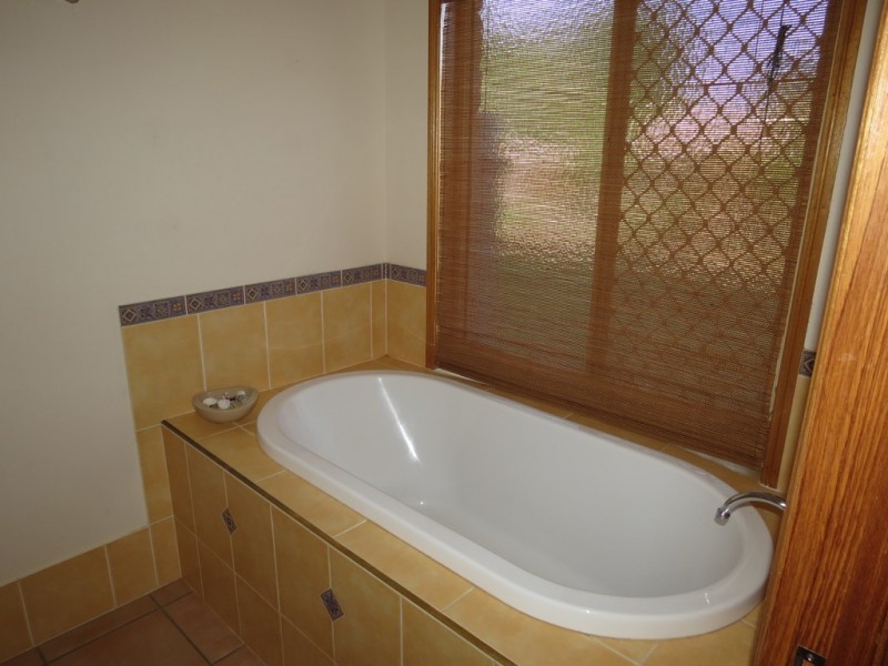 18 Whitchurch Road, Emerald QLD 4720