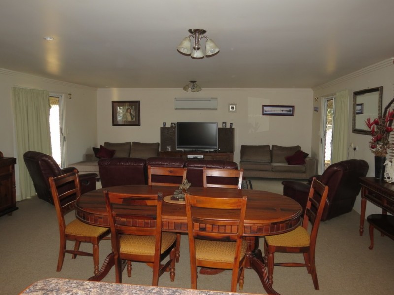15 Ivor Donovan Road, Emerald QLD 4720