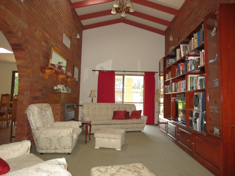 17A Crendon, Emerald QLD 4720