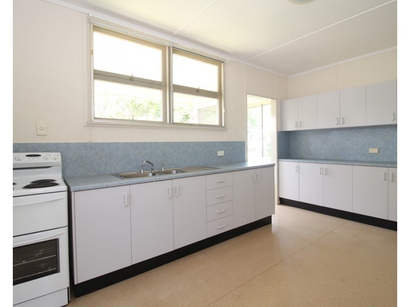 18 Campbell Street, Emerald QLD 4720