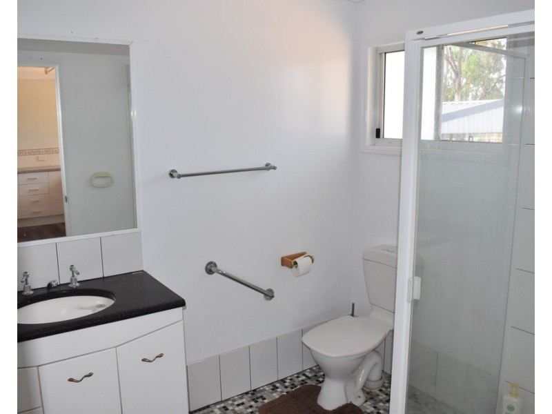 32 Silica Road, Emerald QLD 4720