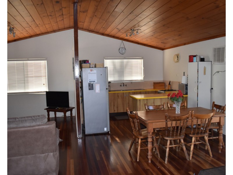 32 Silica Road, Emerald QLD 4720