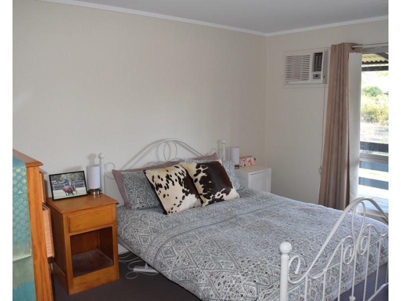 32 Silica Road, Emerald QLD 4720