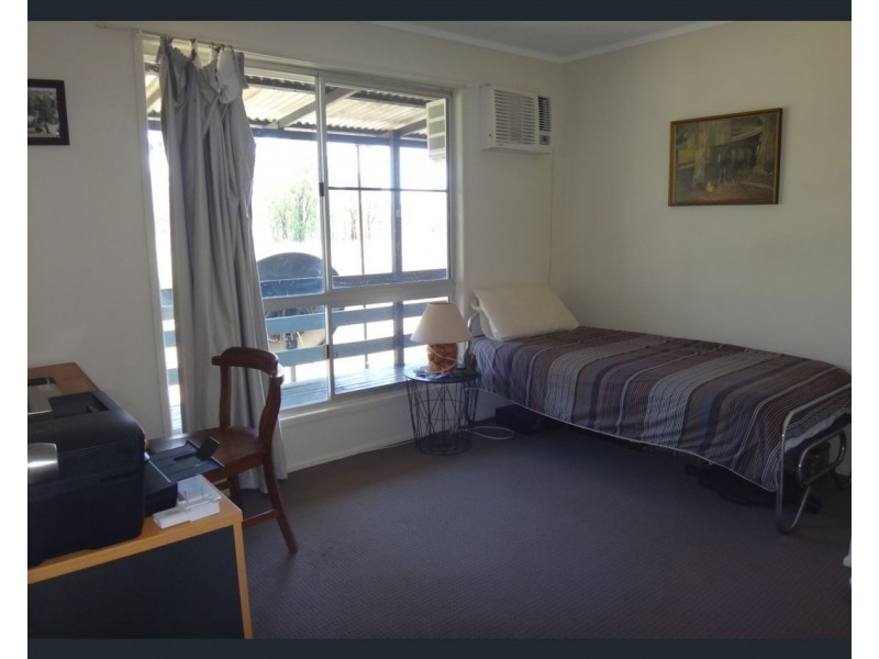 32 Silica Road, Emerald QLD 4720