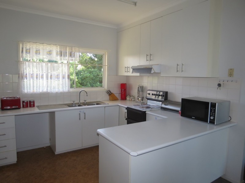 16 Roseanne Road, Emerald QLD 4720