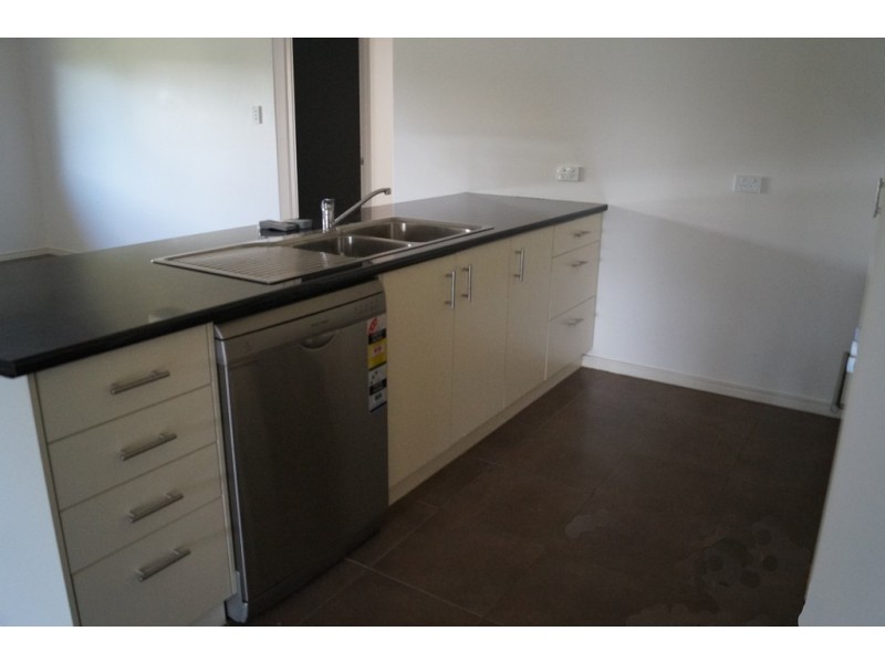 2/5 BlueGums Dr, Emerald QLD 4720