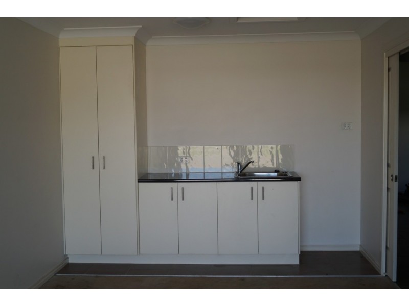 2/5 BlueGums Dr, Emerald QLD 4720