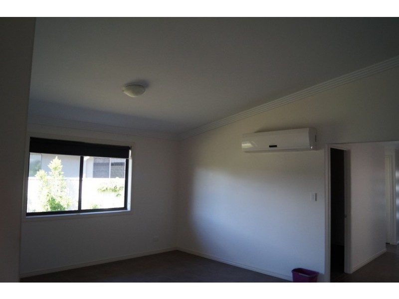 2/5 BlueGums Dr, Emerald QLD 4720
