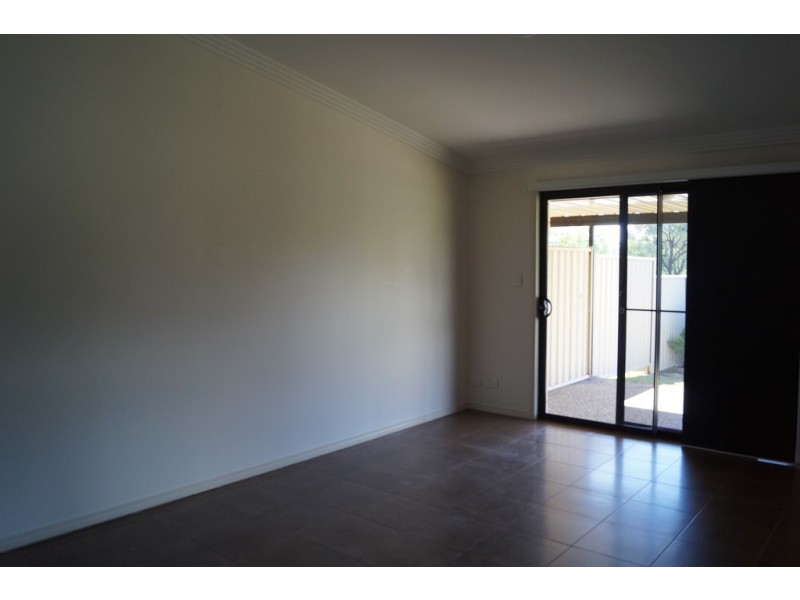 2/5 BlueGums Dr, Emerald QLD 4720