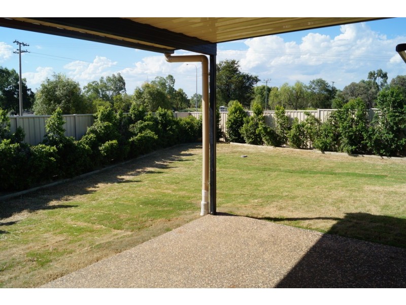 2/5 BlueGums Dr, Emerald QLD 4720