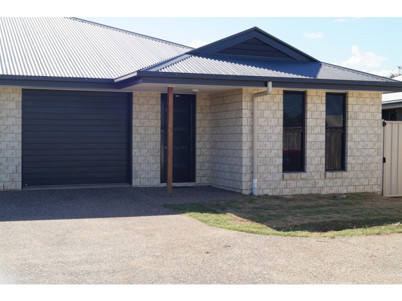 2/5 BlueGums Dr, Emerald QLD 4720