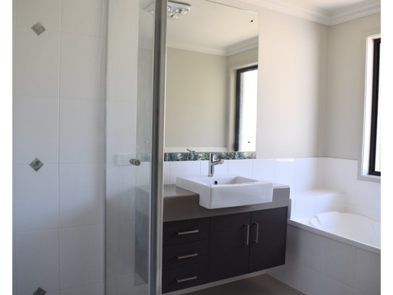 41 Newman Drive, Emerald QLD 4720