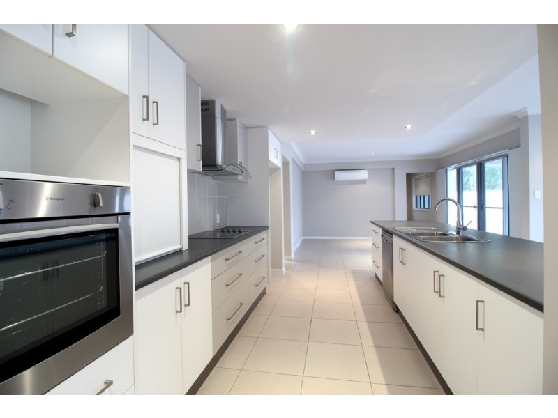 35 Newman Drive, Emerald QLD 4720