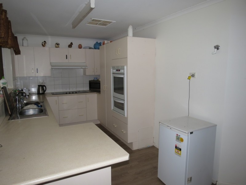 16 Andrews Road, Emerald QLD 4720