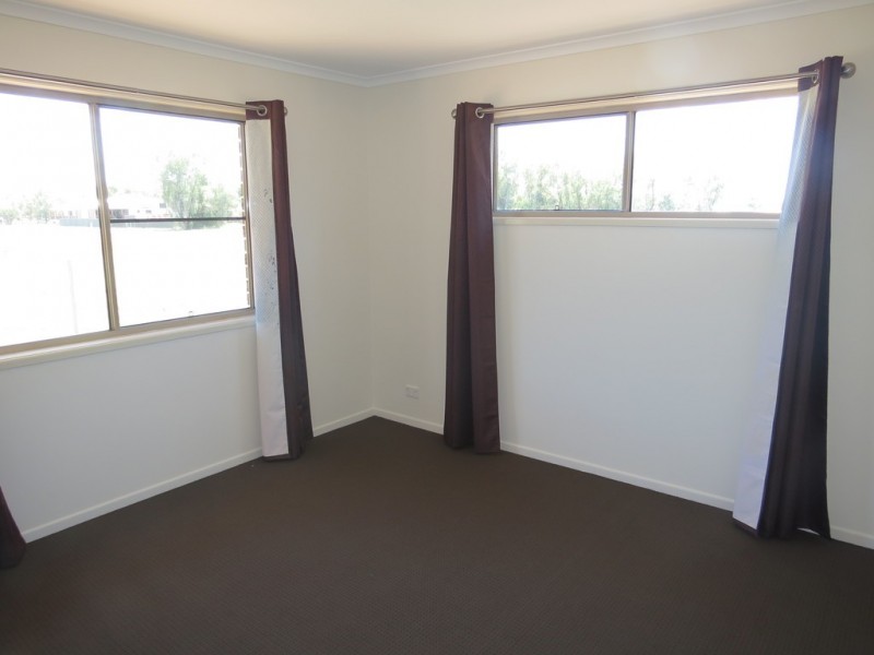 3 Osborne Place, Emerald QLD 4720