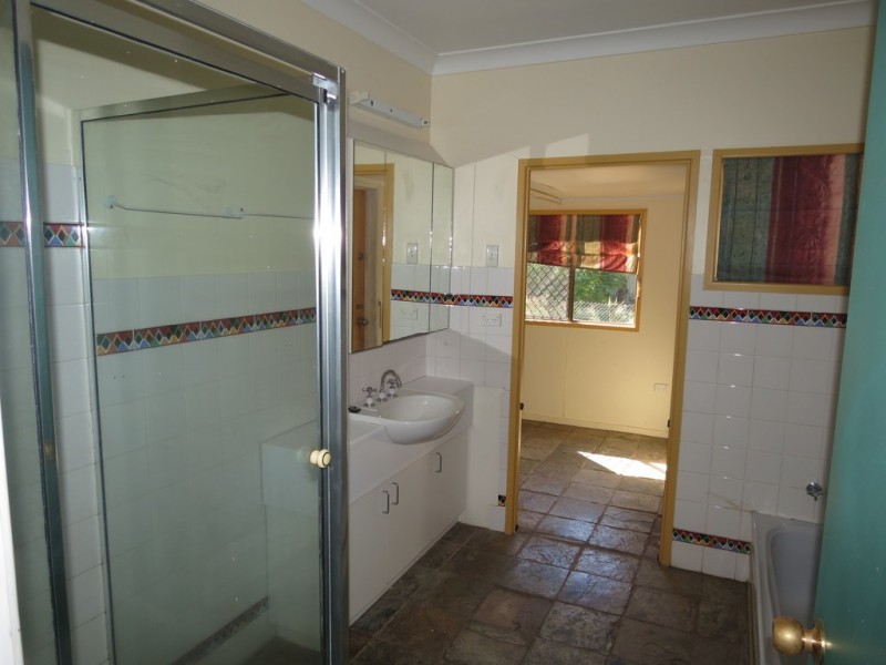 18 Morse Street, Emerald QLD 4720