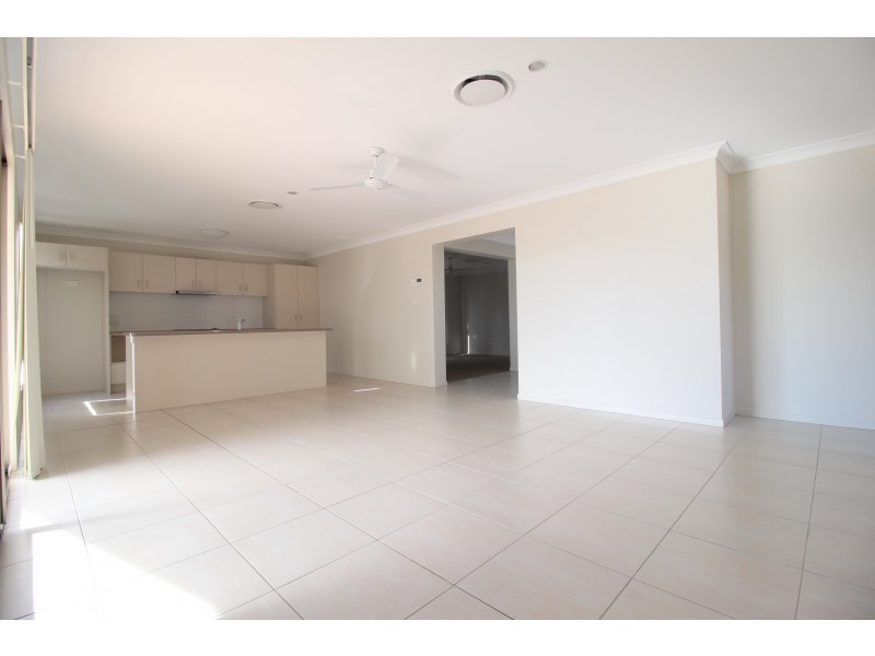 7 Ivers Place, Emerald QLD 4720