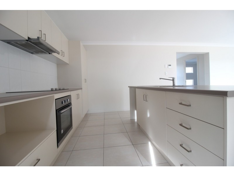 7 Ivers Place, Emerald QLD 4720