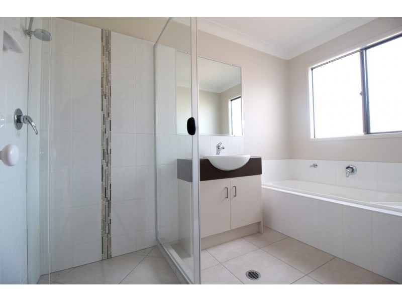 7 Ivers Place, Emerald QLD 4720