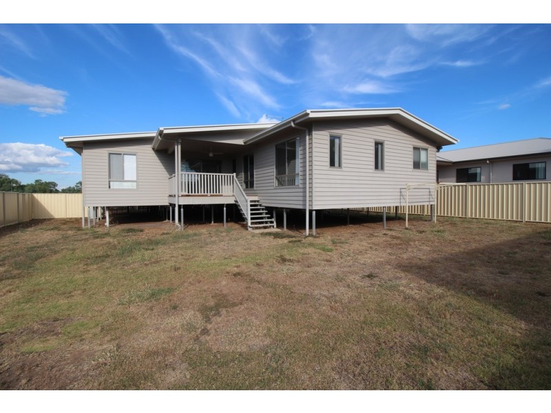 7 Ivers Place, Emerald QLD 4720