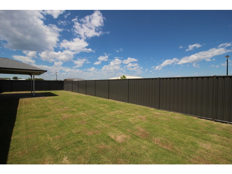 1 Longford Street, Emerald QLD 4720