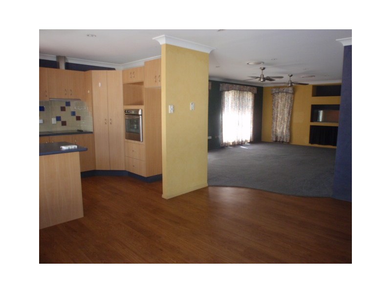 49 Gray Street, Emerald QLD 4720