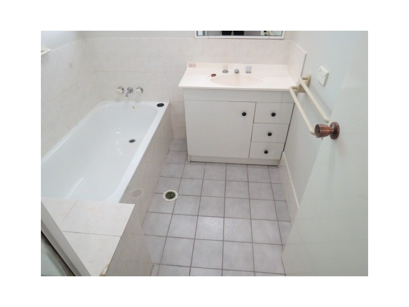 21 Eubar Place, Emerald QLD 4720