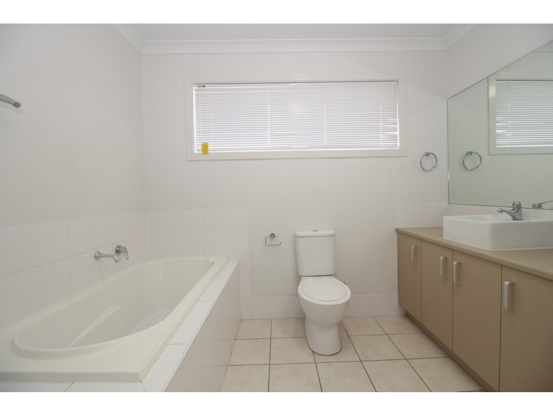 22 Amber Street, Emerald QLD 4720